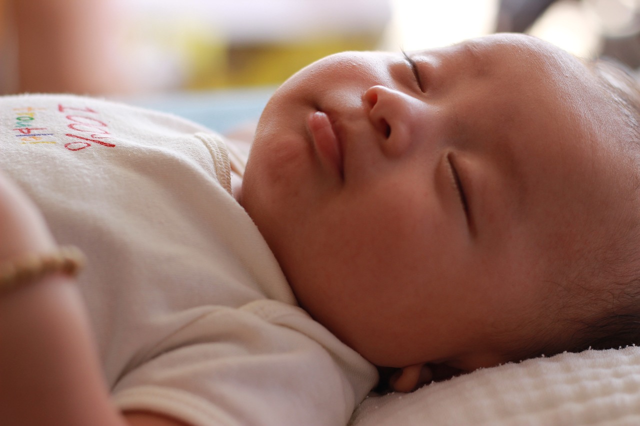 NF宝贝(国际)生殖的婴儿什么时候可以枕枕头（孕妈供卵生的宝宝几个月用定型枕）